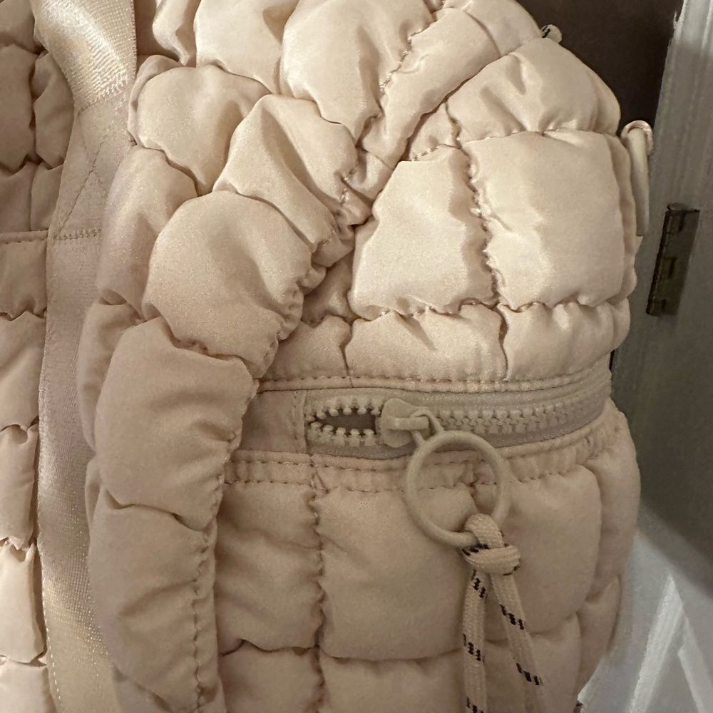 Urban expressions Elegant Cream Quilted Women's Bag NWT - Picture 4 of 8
